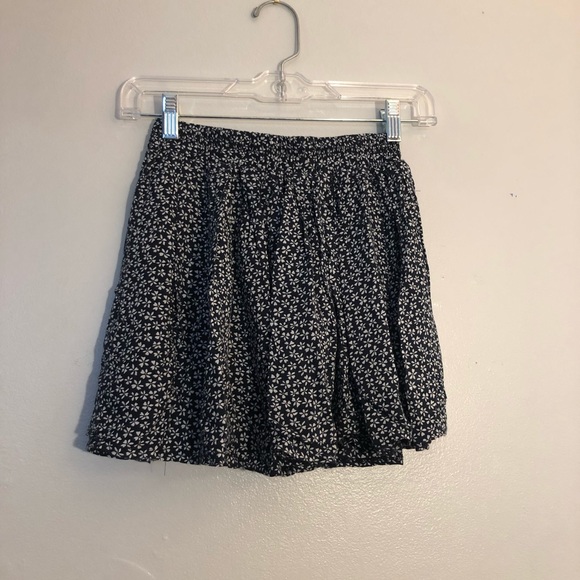 Brandy Melville Navy OS Floral Skirt - Picture 4 of 4
